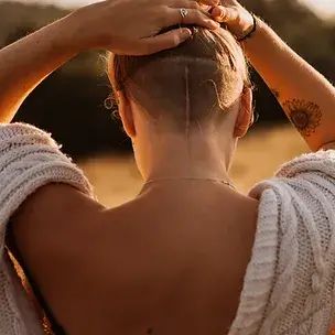 girl-with-partly-shaven-head-showing-brain-tumour-scar